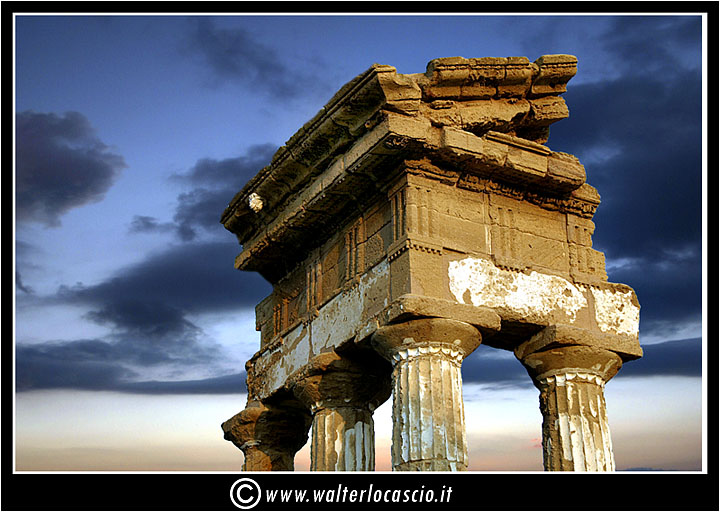 agrigento_tempio_di_castore_e_polluce_o_dei_dioscuri_3.jpg